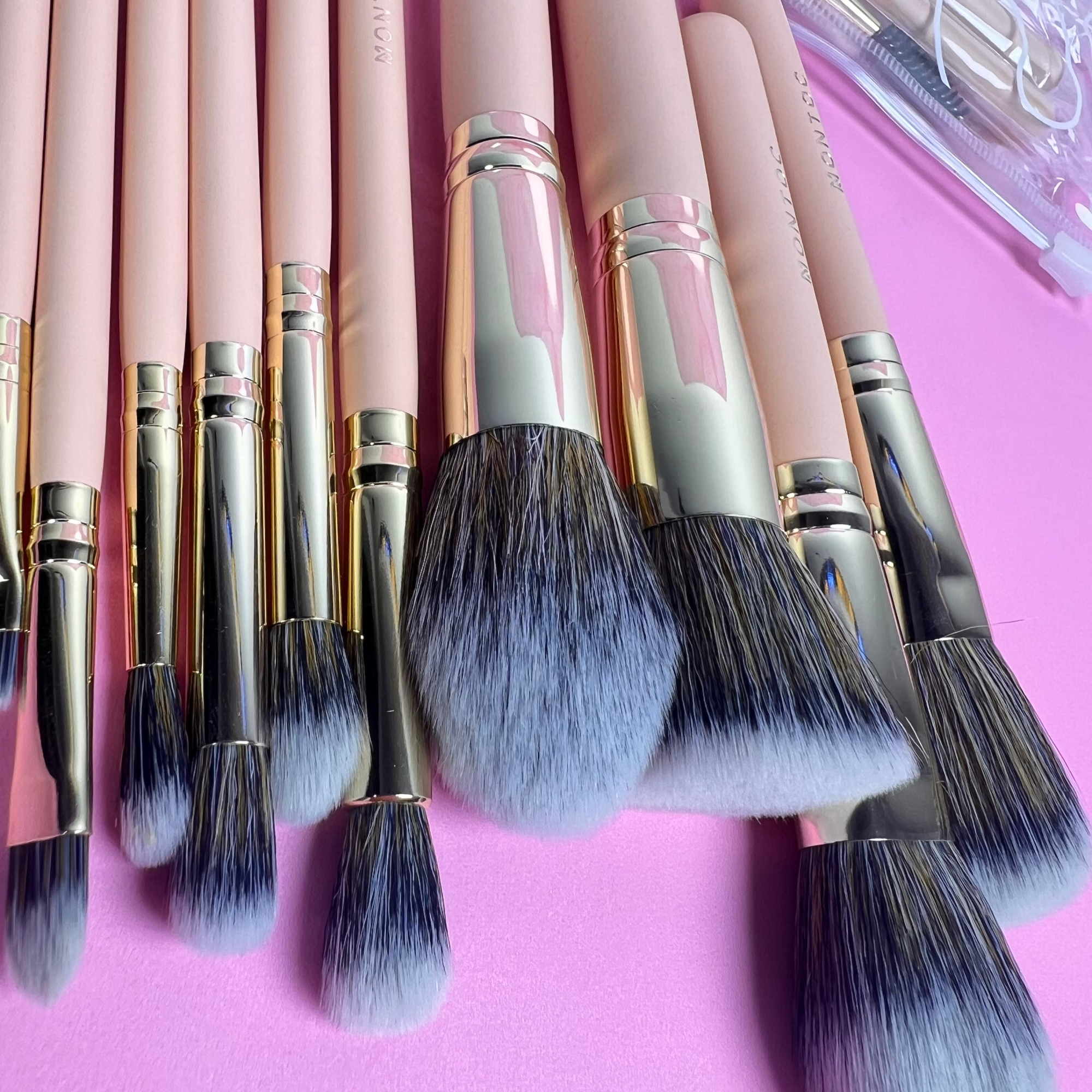 KIT BROCHAS X10 MONTOC